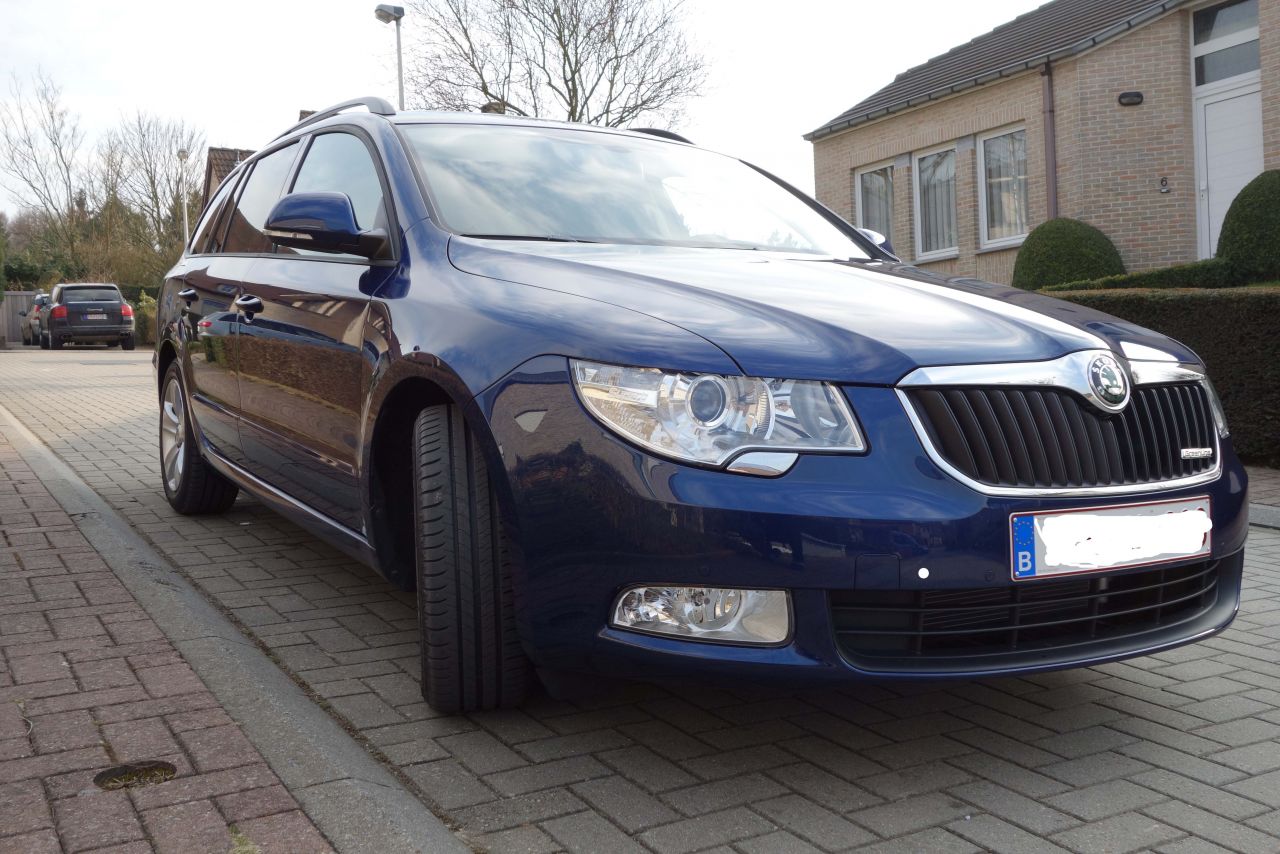 Skoda Superb Combi storm blue